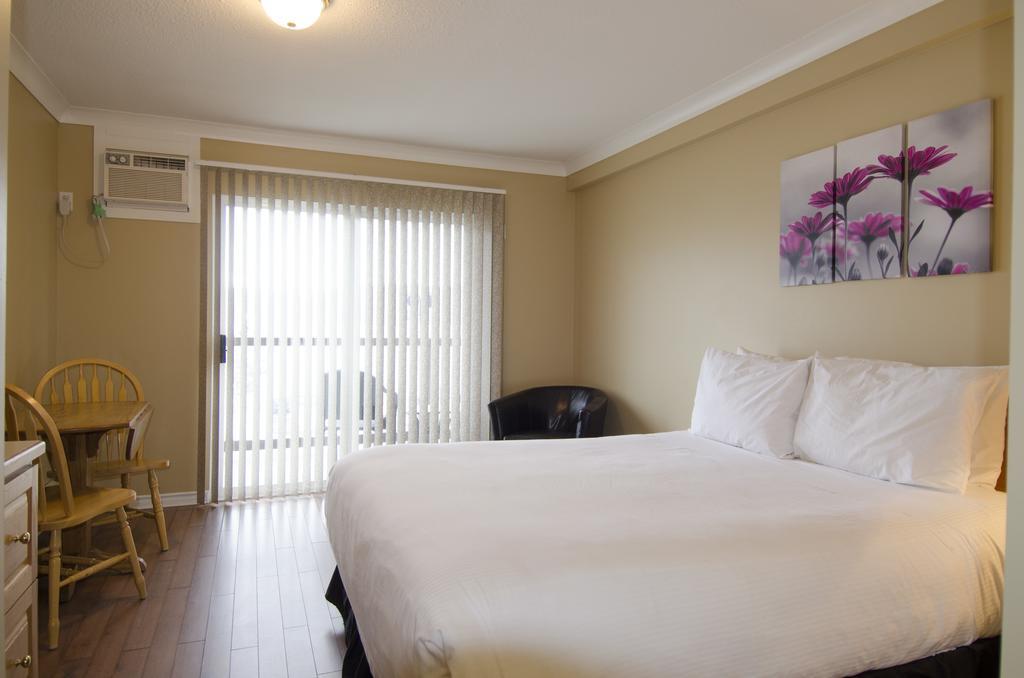 Tiki Shores Inn & Suites Penticton Pokoj fotografie