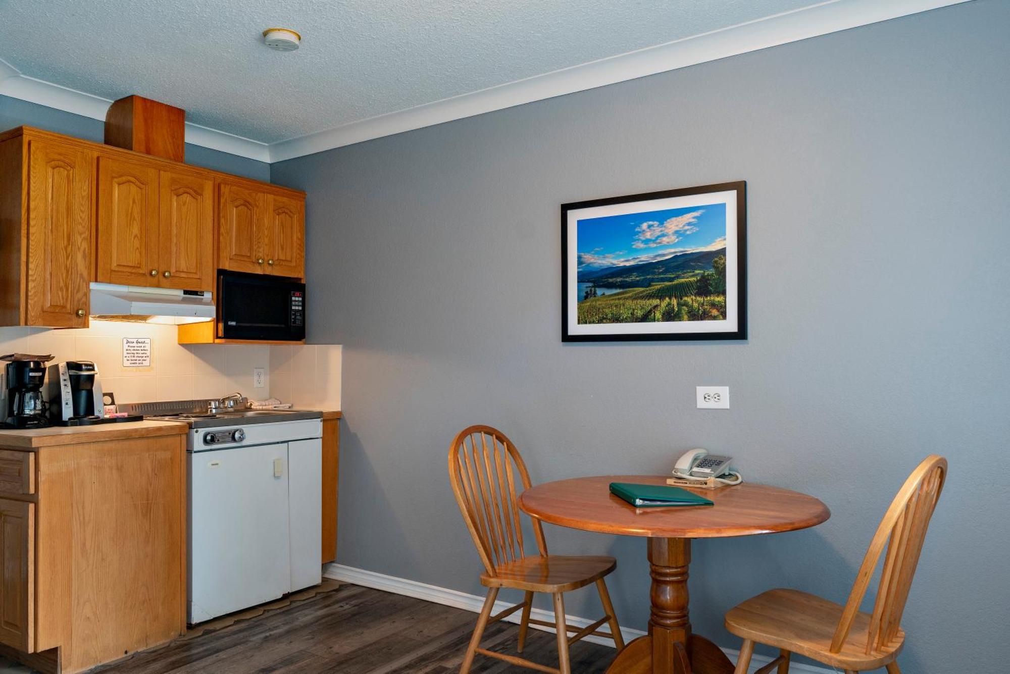 Tiki Shores Inn & Suites Penticton Exteriér fotografie