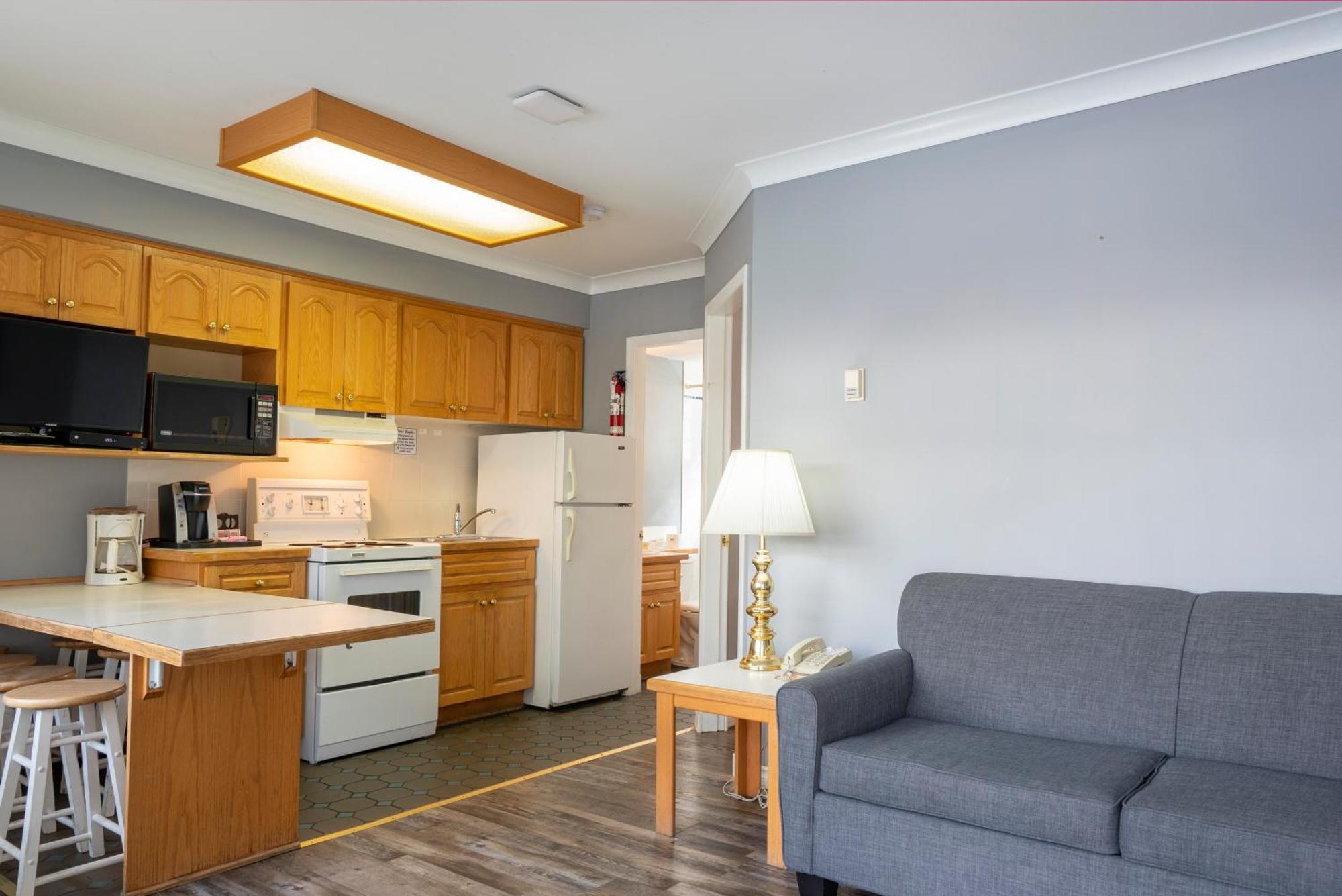Tiki Shores Inn & Suites Penticton Exteriér fotografie
