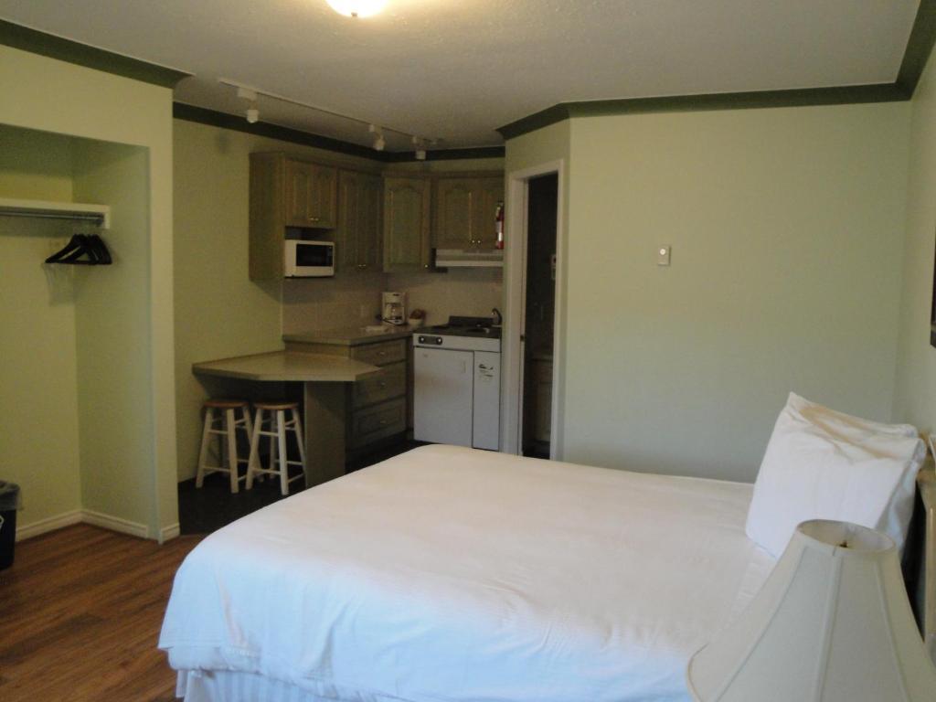 Tiki Shores Inn & Suites Penticton Pokoj fotografie