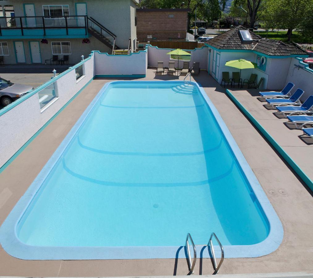 Tiki Shores Inn & Suites Penticton Exteriér fotografie
