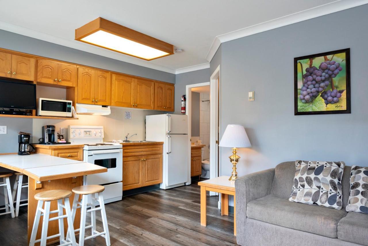 Tiki Shores Inn & Suites Penticton Exteriér fotografie
